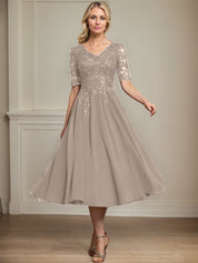 Robe de mère de la mariée trapèze, col en V, longueur genou, en mousseline de soie et dentelle, avec paillettes 