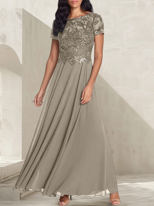 Robe longue de mère de la mariée gris anthracite, coupe trapèze et décolletée, avec perles