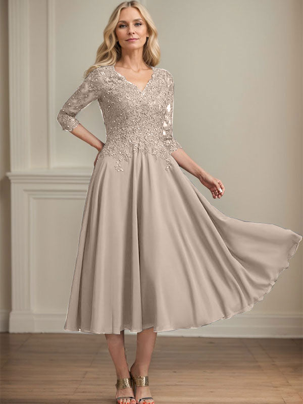Robe de mère de la mariée trapèze, col en V, longueur genou, en mousseline de soie et dentelle, avec perles et paillettes 