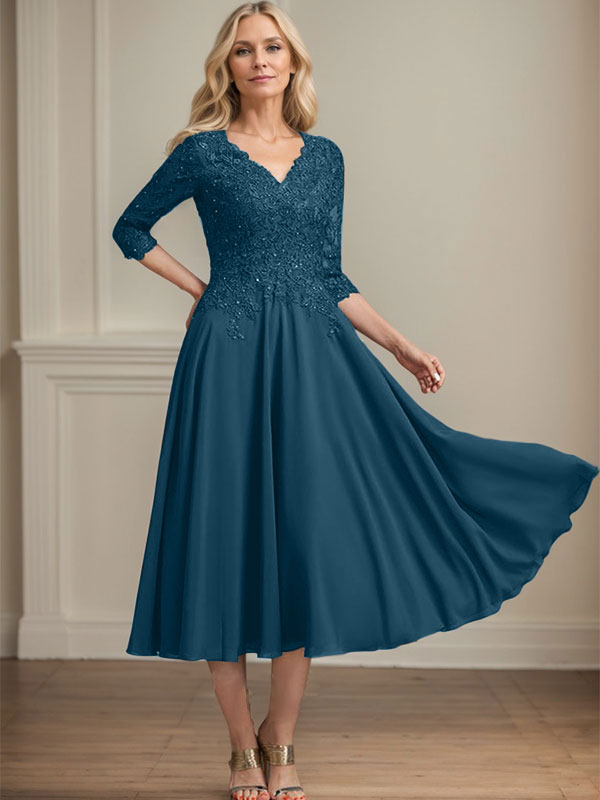Robe de mère de la mariée trapèze, col en V, longueur genou, en mousseline de soie et dentelle, avec perles et paillettes 