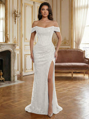 Paillettenbesetztes schulterfreies langes Ballkleid mit Korsettoberteil und Schlitz