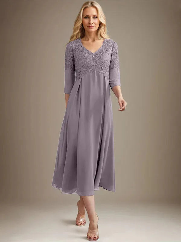 Robe de mère de la mariée trapèze, col en V, longueur genou, en mousseline de soie et dentelle, avec perles 