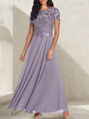 Robe longue de mère de la mariée gris anthracite, coupe trapèze et décolletée, avec perles
