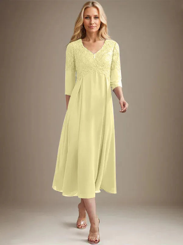 Robe de mère de la mariée trapèze, col en V, longueur genou, en mousseline de soie et dentelle, avec perles 