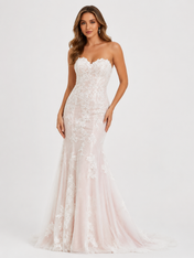 Elegant Strapless Sweetheart Lace Mermaid Wedding Dress with Chapel Train