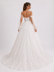Elegant Sweetheart Lace Applique A-Line Wedding Dress with Detachable Sleeves and Chapel Train