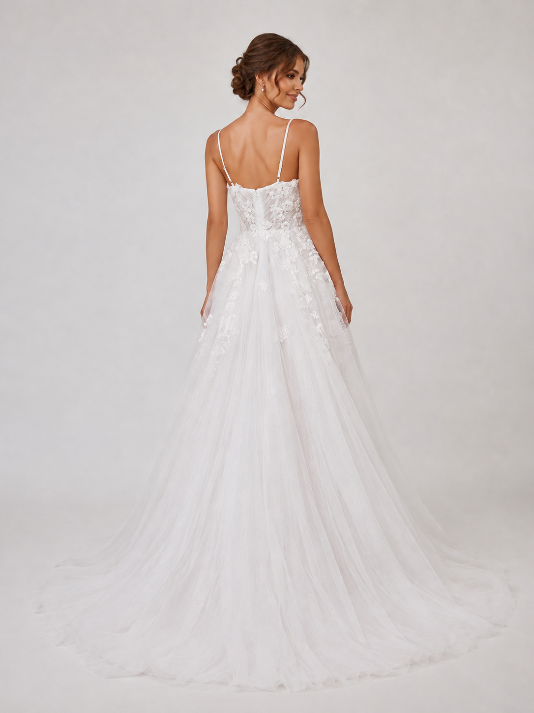 Elegant Sweetheart Lace Appliquéd Tulle A-Line Wedding Dress with Chapel Train