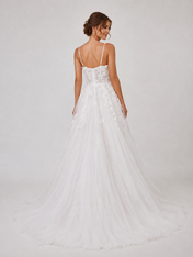 Elegant Sweetheart Lace Appliquéd Tulle A-Line Wedding Dress with Chapel Train