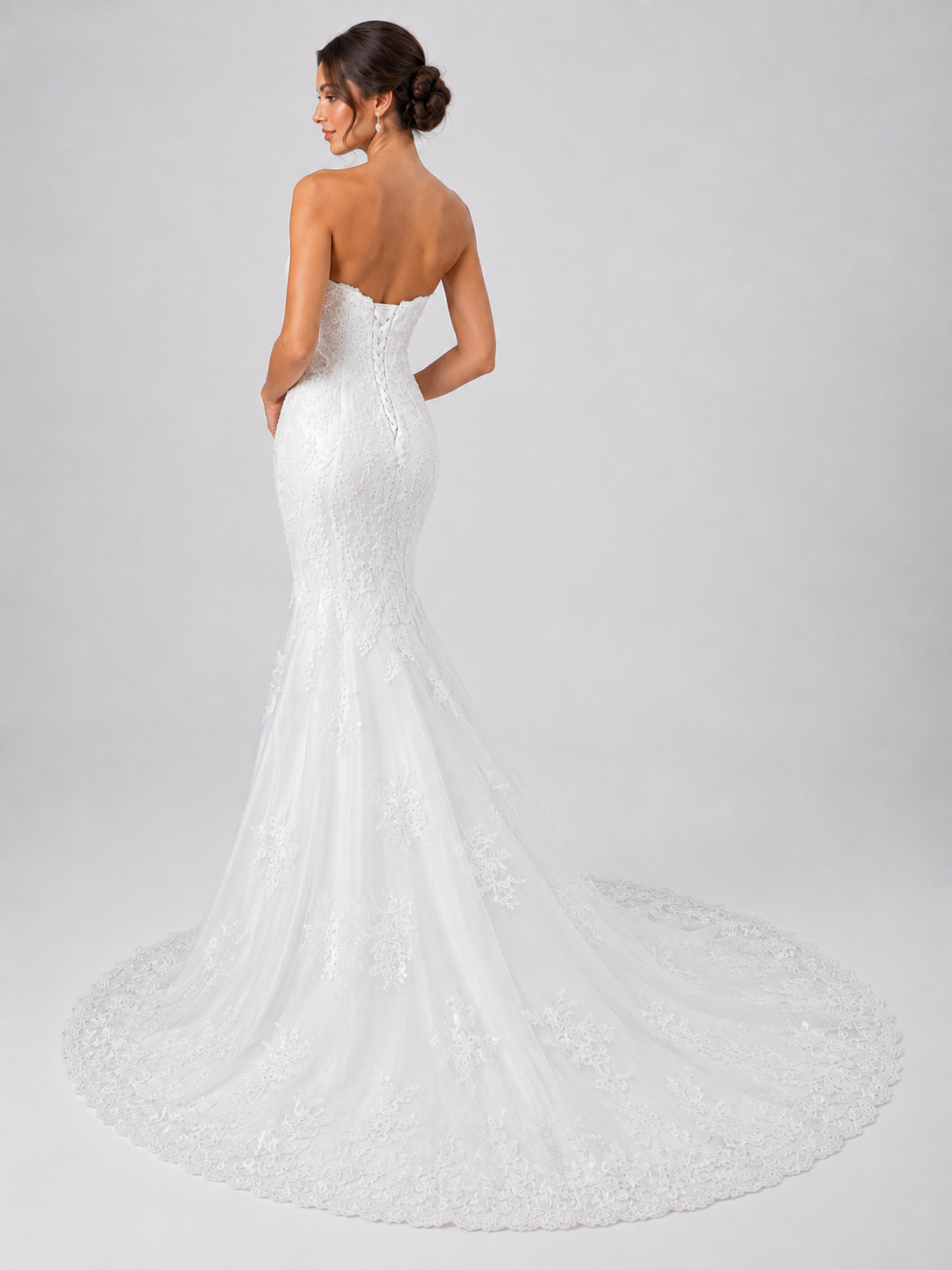 Elegant Strapless Sweetheart Lace Mermaid Wedding Dress with Chapel Train