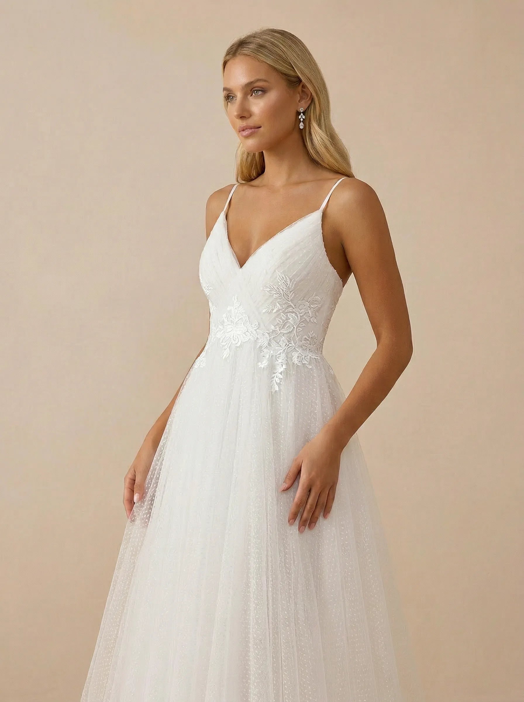 White Spaghetti Strap Tulle Mini Wedding Dress with Lace Appliques