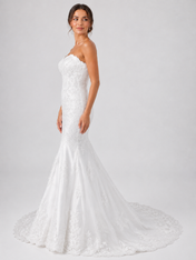Elegant Strapless Sweetheart Lace Mermaid Wedding Dress with Chapel Train