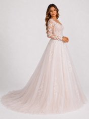 Elegant Long Sleeve Sweetheart Lace Tulle A-Line Wedding Dress with Chapel Train