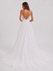 Elegant Spaghetti Strap V-Neck Lace Applique Tulle A-Line Wedding Dress with Chapel Train