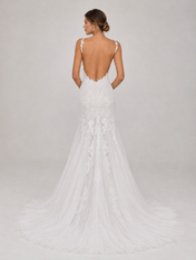 Elegant Sweetheart Lace Appliquéd Tulle Mermaid Wedding Dress with Chapel Train