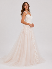 Elegant Sweetheart Neckline Lace Applique A-Line Wedding Dress with Chapel Train