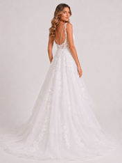 Elegant Sweetheart V-Neck Lace Applique Tulle A-Line Wedding Dress with Spaghetti Straps and Chapel Train