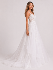 Elegant Sweetheart V-Neck Lace Applique Tulle A-Line Wedding Dress with Spaghetti Straps and Chapel Train