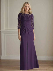 Robe fourreau en crêpe extensible prune pour mère de la mariée 